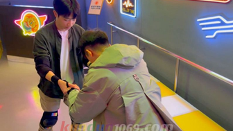 [ONLYFANS] VEGAN TWINK x GorGor_Gao 看到可愛弟弟不太會滑就去教他一下