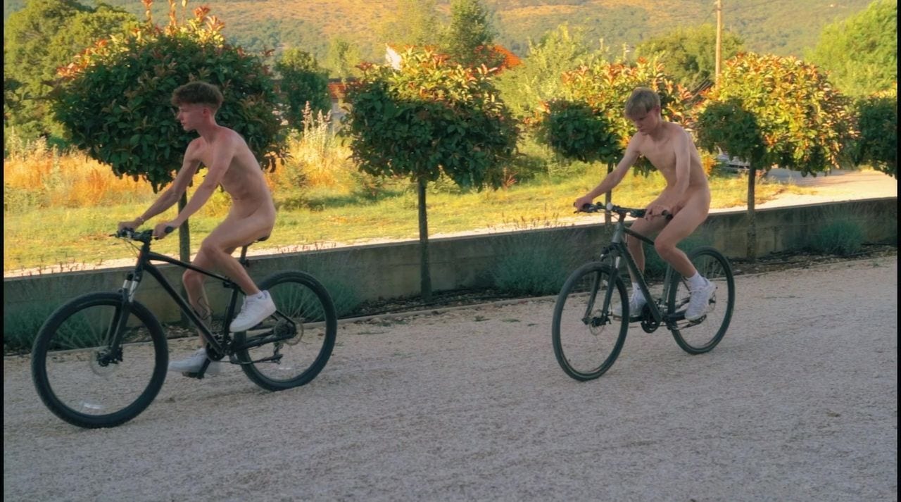 Finley and Louis – Morning bike rides ends in fucking by the pool – LouisLiveli, finleykardey